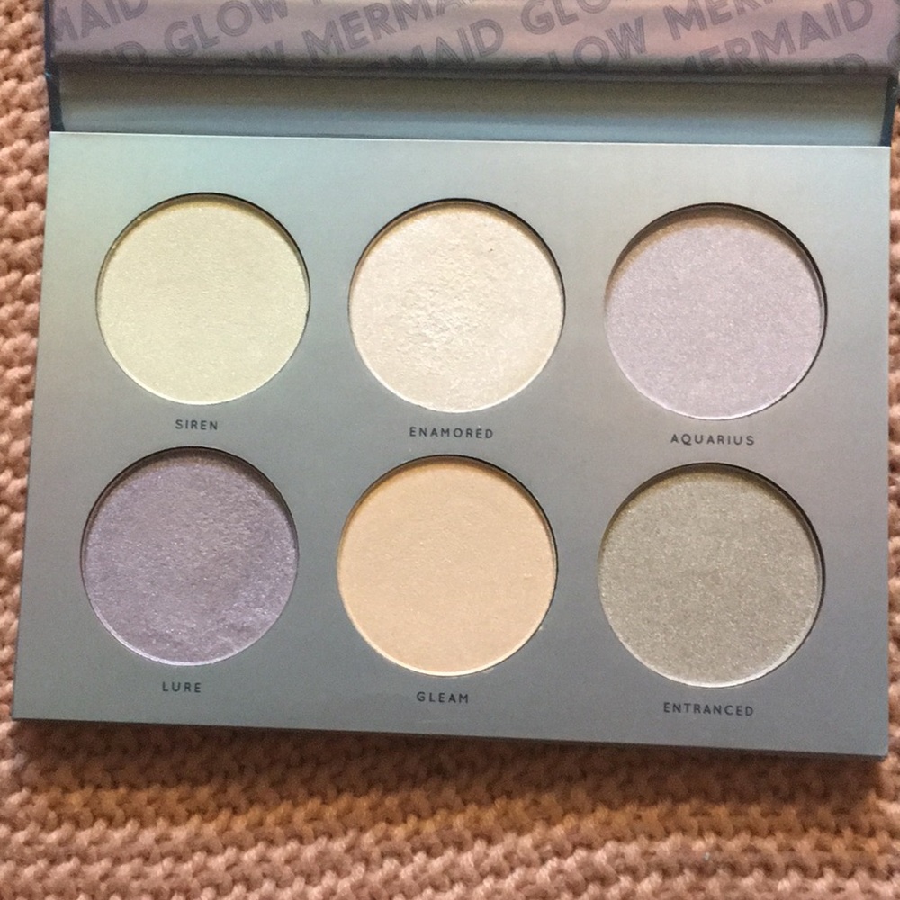 Makeup Bundle - Picture 2 of 4